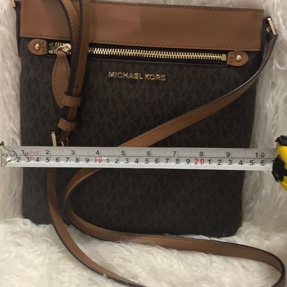 🔥Michael Kors Crossbody 🔥 - Picture 5 of 8